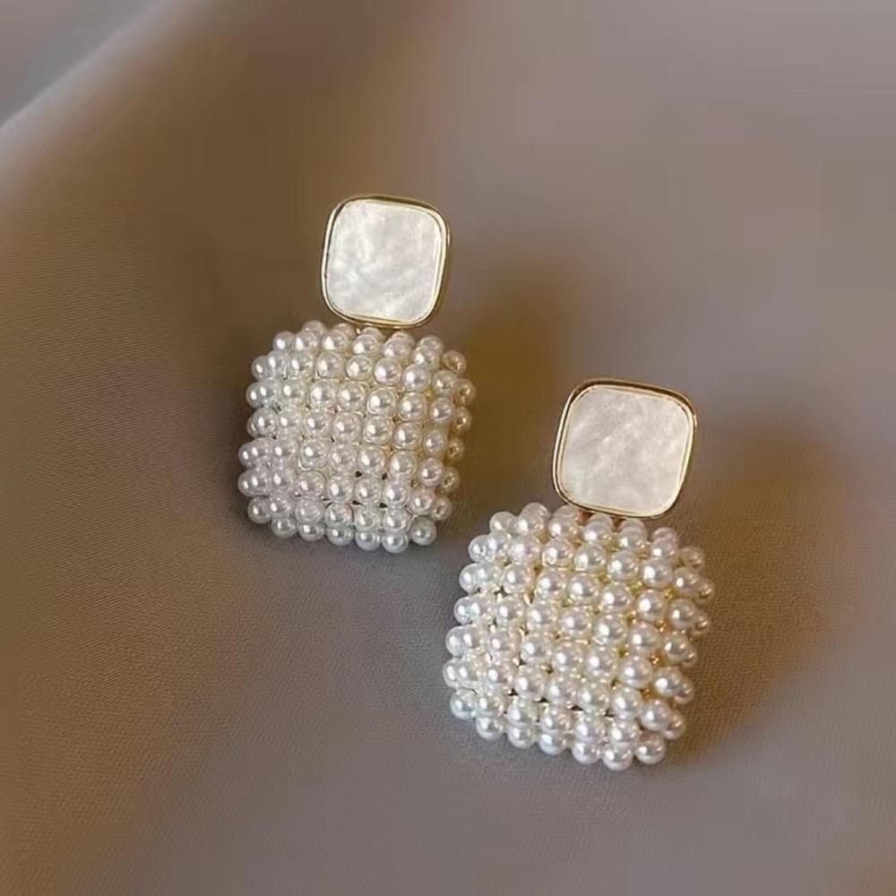 BRAND NEW 18K Gold Plated Pearl White Square Pendant Drop Earrings 1Pair